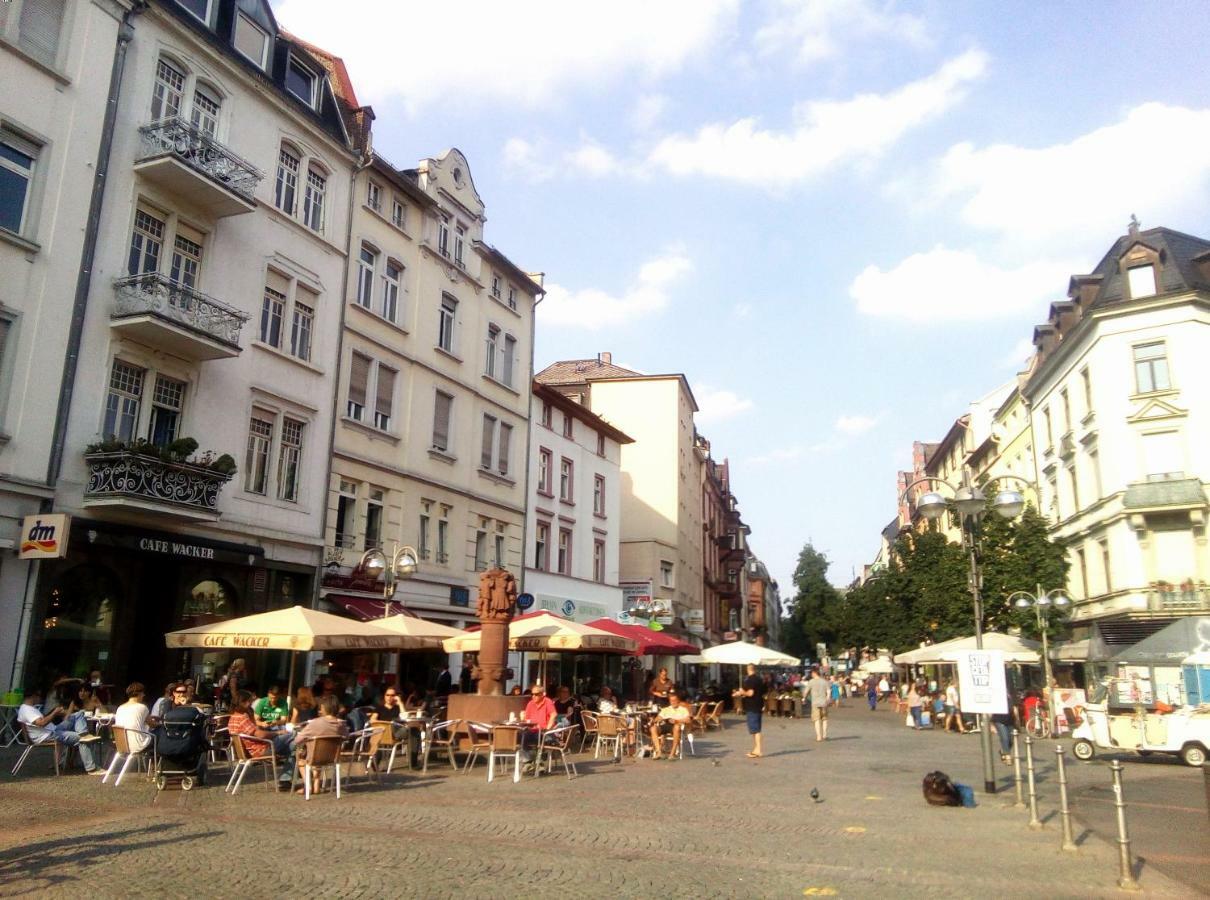 Citycentre Room For 1 Female Persons - Alternative Plus 1 Child Frankfurt am Main Exteriör bild